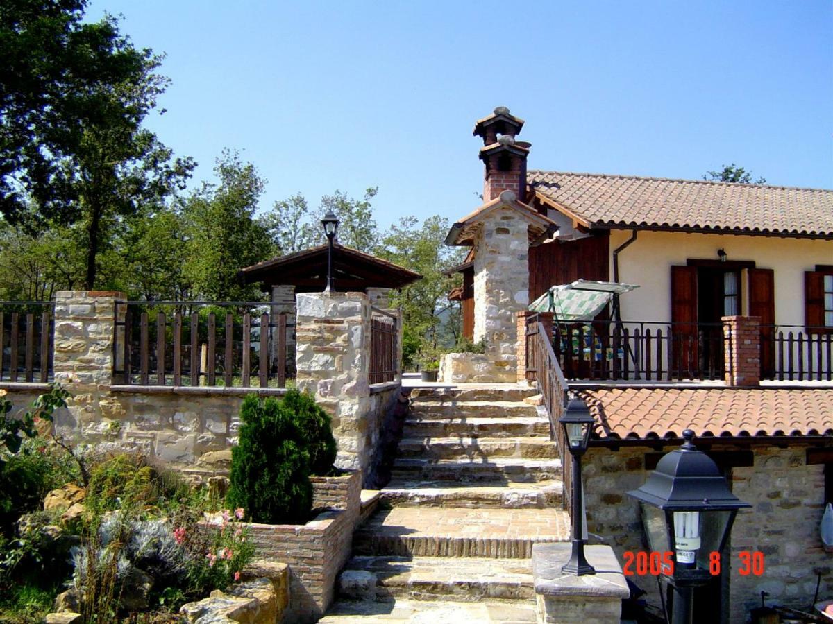 Agriturismo Countryhouse Le Giare กุบบีโอ ภายนอก รูปภาพ