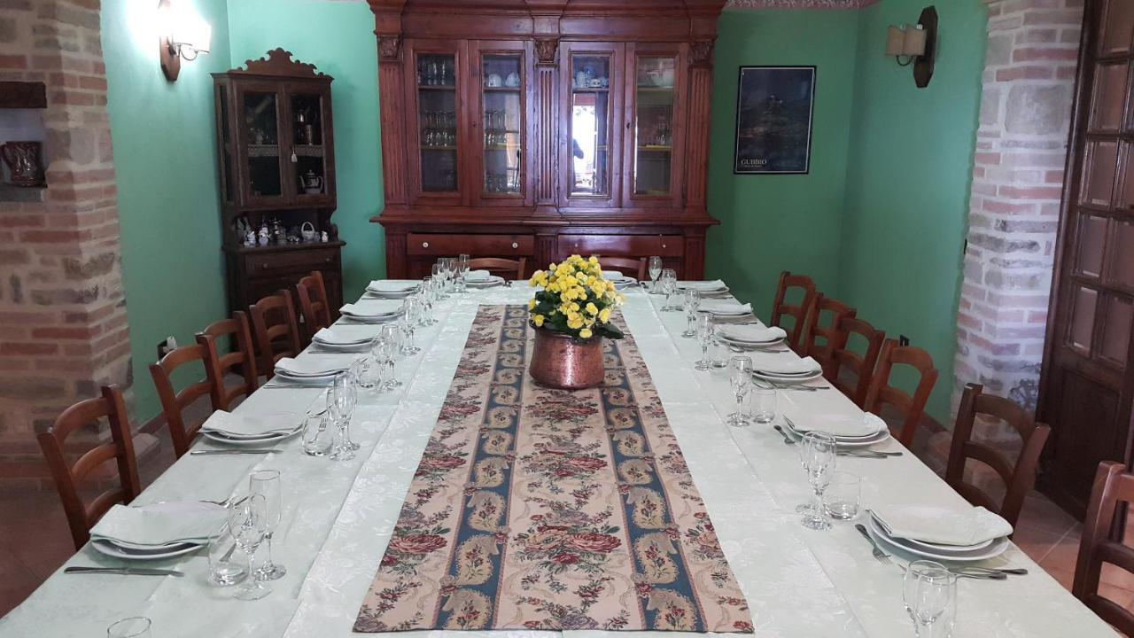 Agriturismo Countryhouse Le Giare กุบบีโอ ภายนอก รูปภาพ