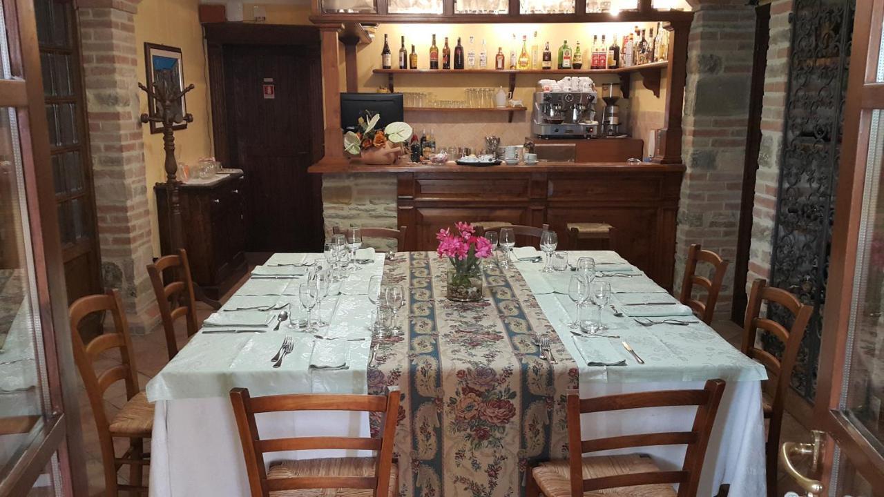 Agriturismo Countryhouse Le Giare กุบบีโอ ภายนอก รูปภาพ