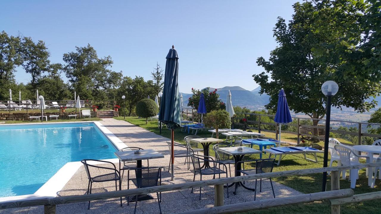 Agriturismo Countryhouse Le Giare กุบบีโอ ภายนอก รูปภาพ