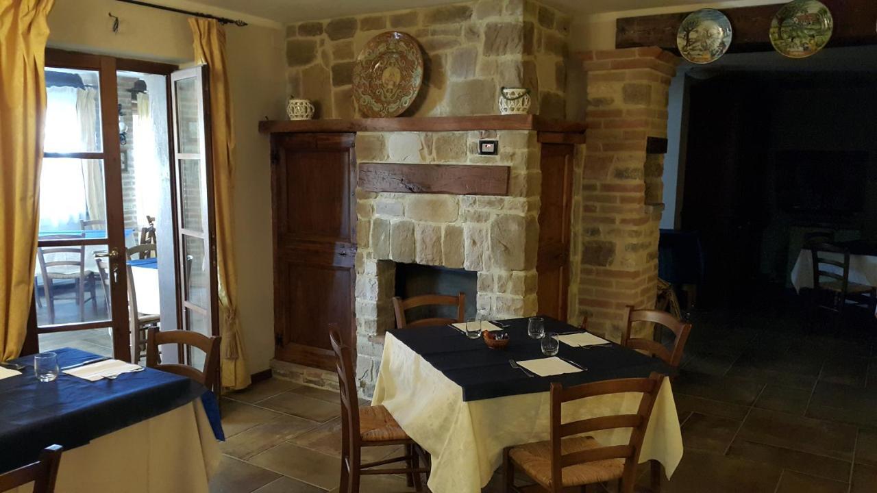 Agriturismo Countryhouse Le Giare กุบบีโอ ภายนอก รูปภาพ