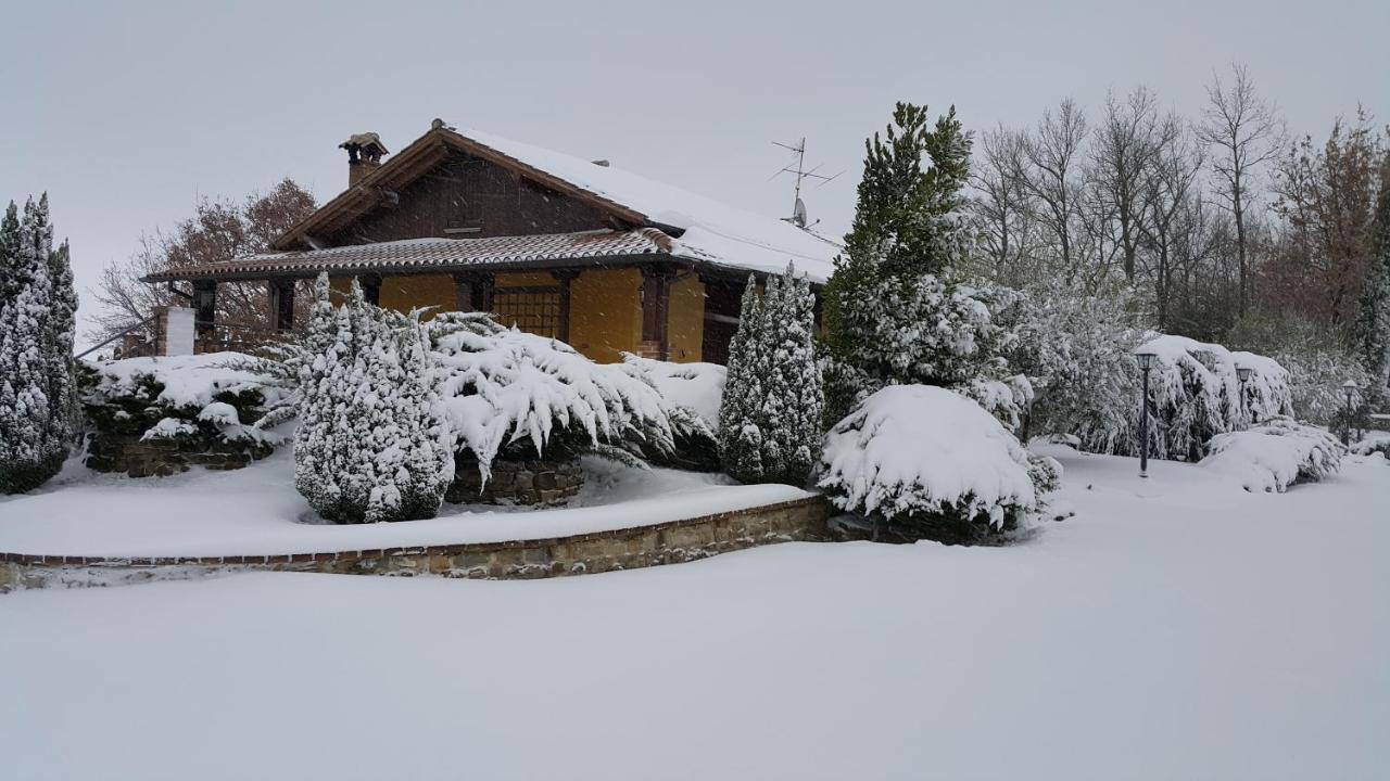 Agriturismo Countryhouse Le Giare กุบบีโอ ภายนอก รูปภาพ